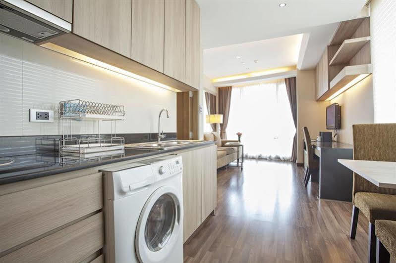 V Residence Serviced Apartment Bangkok Exterior foto