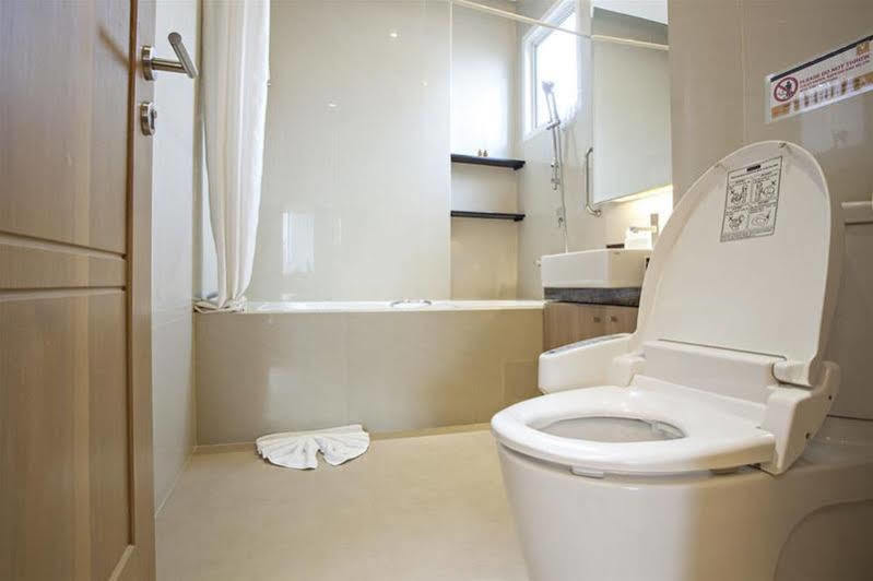 V Residence Serviced Apartment Bangkok Exterior foto